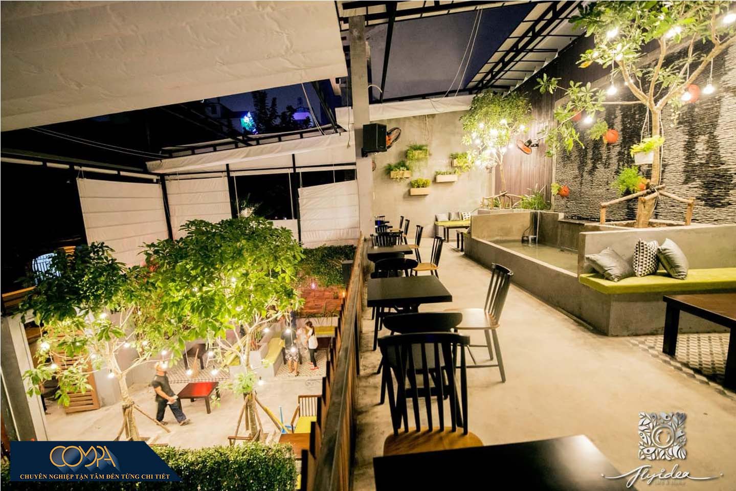 Hình thi công thực tế cafe sân vườn đẹp với cây xanh trang trí